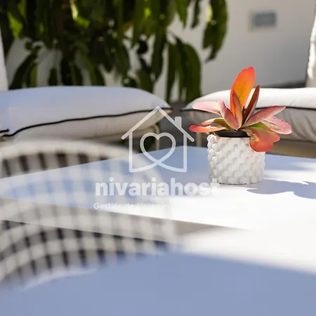 Esperanza Costa Adeje, By Nivariahost *