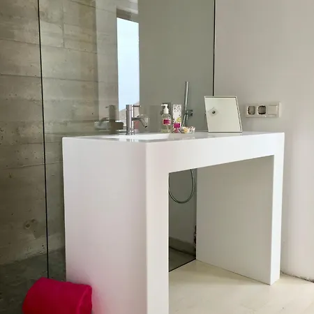 Private Pool & Jacuzzi, Esperanza * אדחה